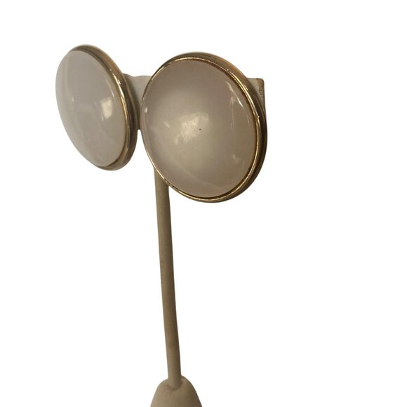 Vintage Coro Pearlized Dome Disc Clip On Earrings Gold Tone Setting Mod MCM - Picture 3 of 8
